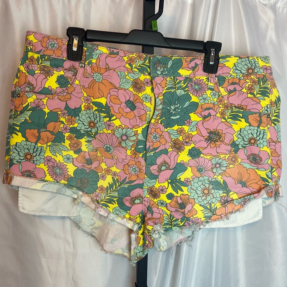 Wild Fable Highest Rise Cheeky Floral Print Shorts, size 18